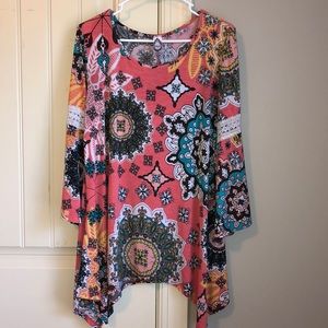 Bright colored tunic with bell 3/4 length sleeves